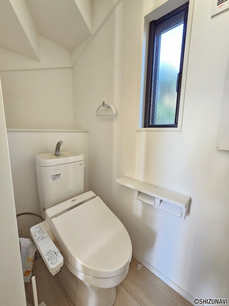 1階　トイレ窓付き