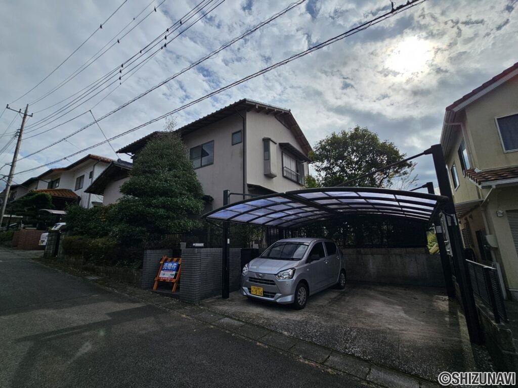 外観と駐車場