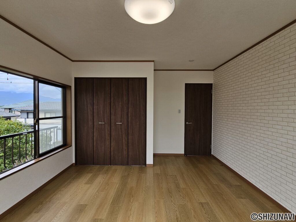 2階　洋室9帖