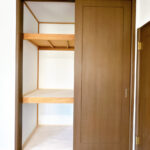 【リフォーム済み/1階洋室収納】建具のクリーニングを行いました。