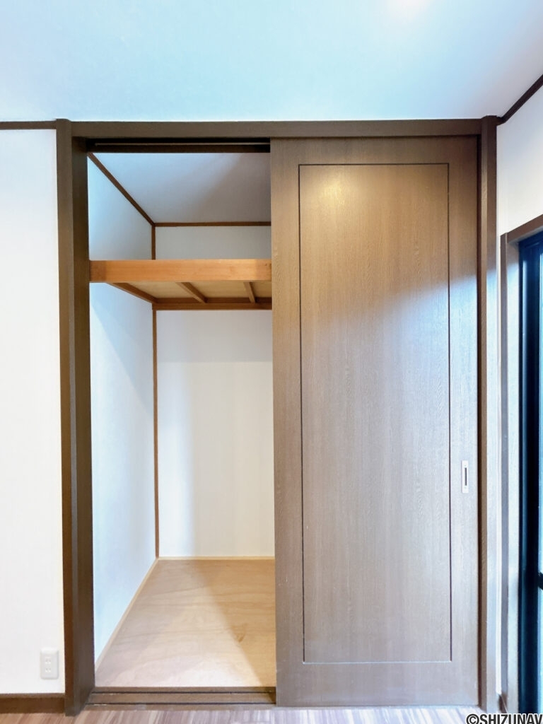 【リフォーム済み/LDK収納】建具のクリーニングを行いました。お子様の遊び道具や掃除用品など、ご使用用途に合わせてご活用ください。