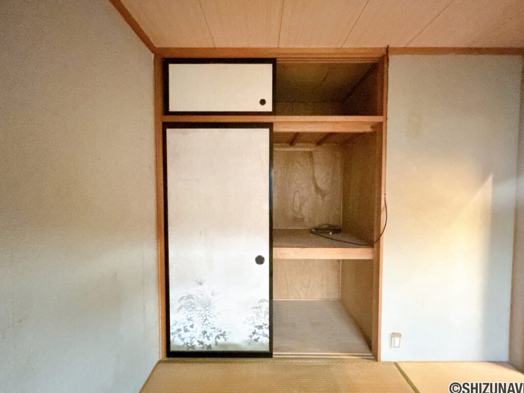 【リフォーム前/2階和室収納】扉の交換を行い、ハンガーパイプの設置をしてクローゼットになります。