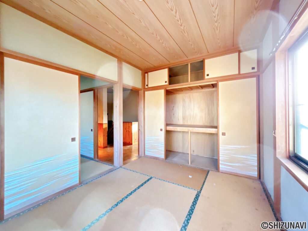 【２階東側６帖和室】