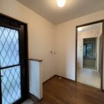 勝手口です。洗濯機はもちろん乾燥機を設置してもスペースに余裕があります。