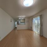 LDK：西側から撮影。家具等を加工で削除してみました。16帖の広い空間です！