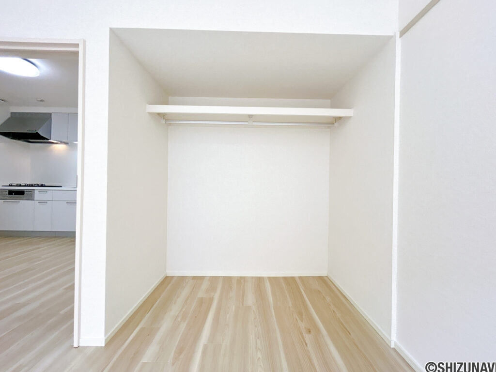 【リフォーム済み/リビング横洋室収納】枕棚とハンガーパイプを設置しました。