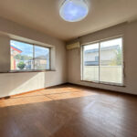 【2階東側洋室】約8帖の洋室です。