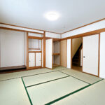 【リフォーム済み／1階和室】1階和室は畳の表替えとクロス貼替え、照明交換を行いました。