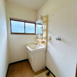 【２階洗面所】