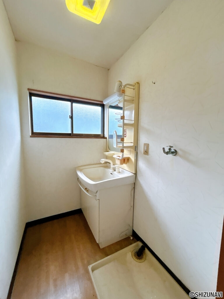 【２階洗面所】