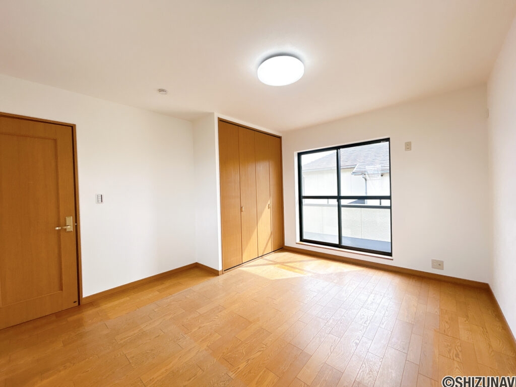 【リフォーム済み/2階洋室（1）7帖】