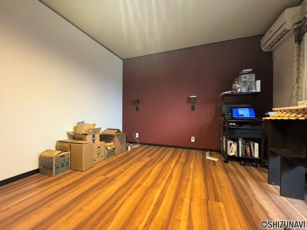 2階洋間（9帖）