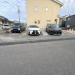 敷地には5～6台駐車可能です♪