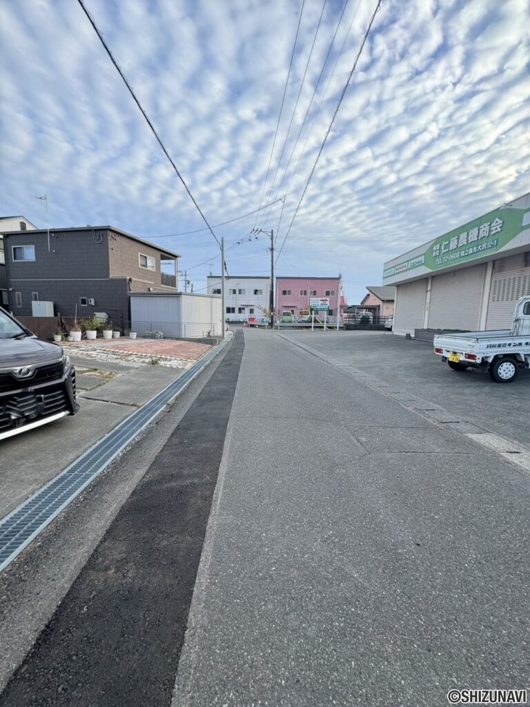 物件西側道路