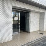 エントランス外観になります。