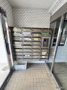 エントランス内部になります。オートロック付きになりますので防犯面も安心できます。