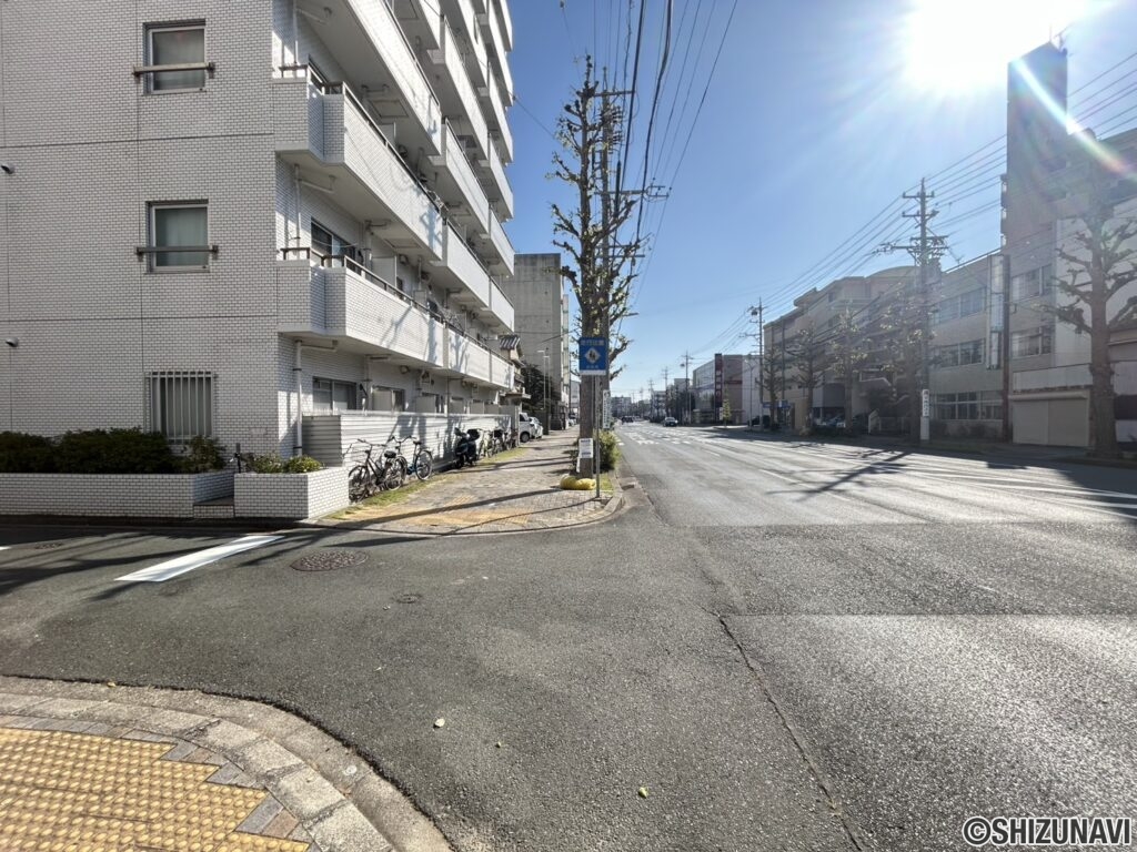 前面道路になります。