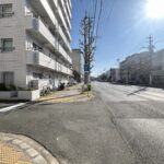 前面道路になります。