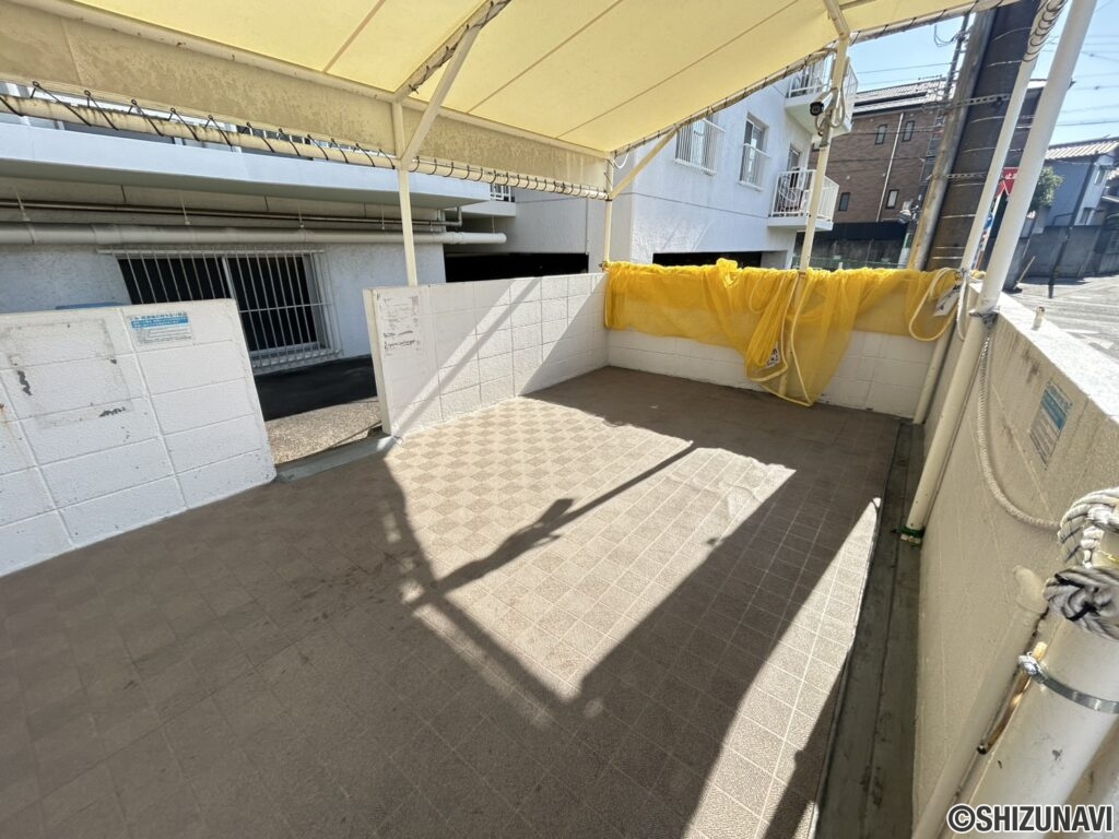 ゴミ捨て場でございます。