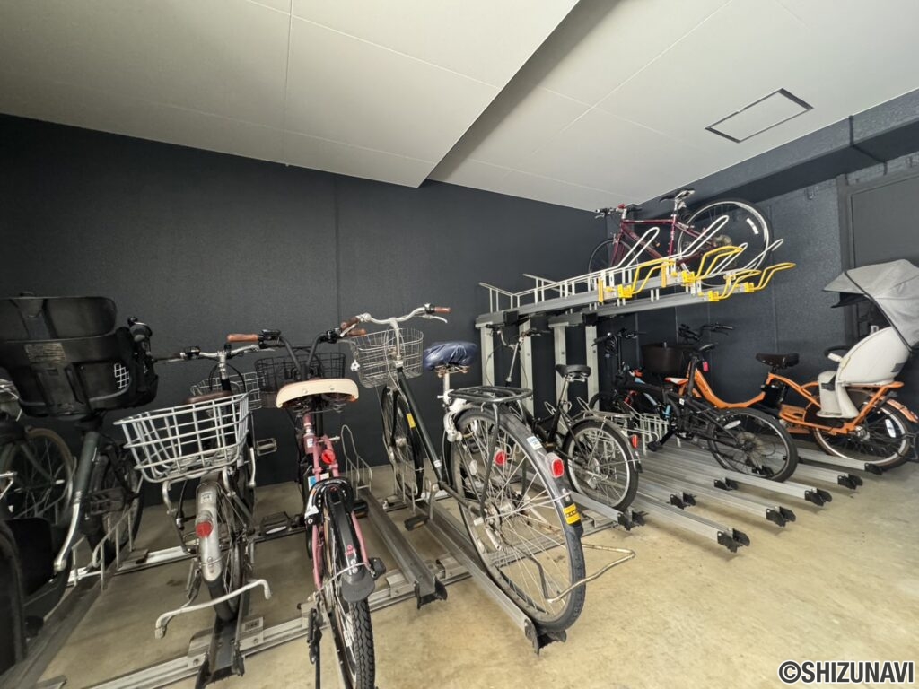 駐輪場もしっかりと整理されております♪バイク置き場もあり♪