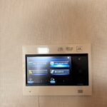 室内からタワーパーキングの出庫手続き、宅配ボックスの確認等ができるのが、とても便利です♪