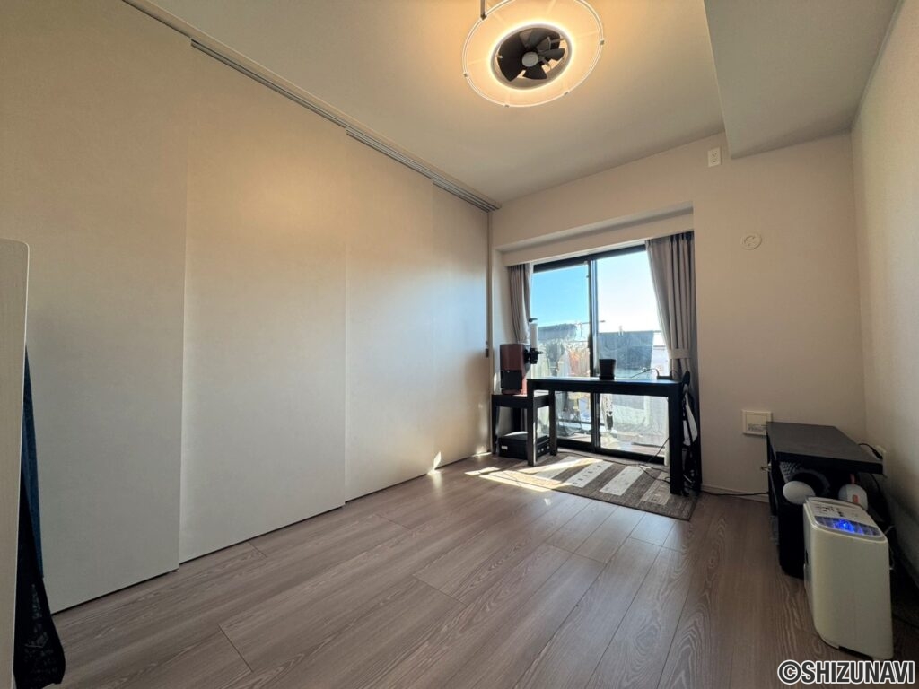 約6.4帖の寝室です♪