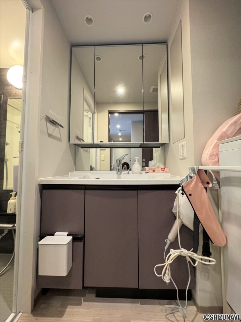 3面鏡タイプの洗面化粧台なので、収納力・機能力に優れています♪