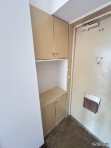 玄関内側になります。