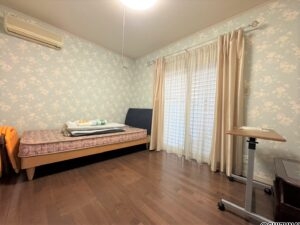 洋室の雨戸は電動です♪