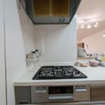 ガスコンロ：三口とグリル付きのガスコンロです！