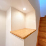【階段横棚】