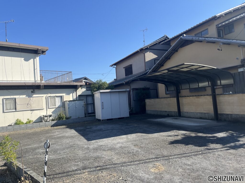 敷地外駐車場です