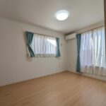 2階洋室③：6帖。2面の採光により開放感ある雰囲気のお部屋です！