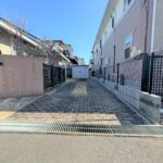 駐車場は2台可能です♪（車種により、3台程度可能）