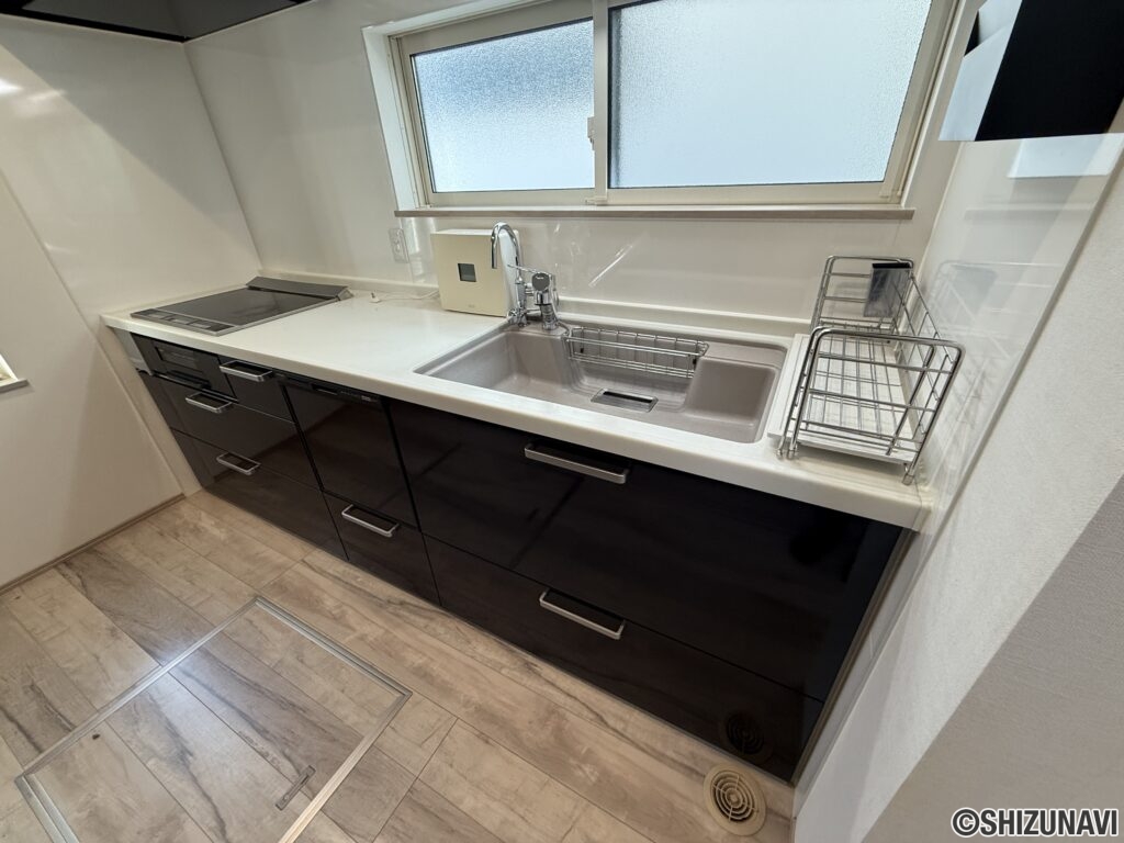 安松町中古住宅　築8年　駐車場3台可能　オール電化の3LDKの画像