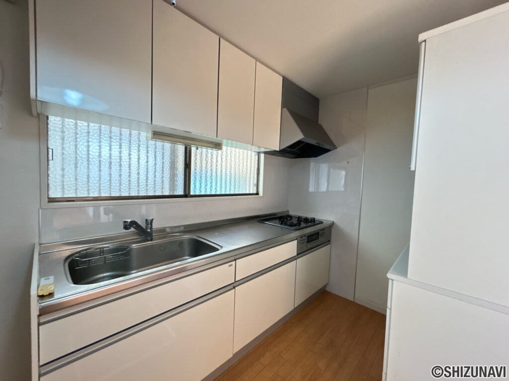 【リフォーム前／キッチン】キッチンは一部設備の交換と、クリーニングを行う予定です。