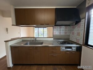 キッチンからはリビングの様子がよく見えます。