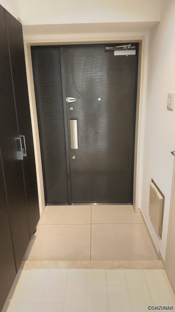 エンブルヒルズ東源台　209号　専用庭付き角部屋の画像