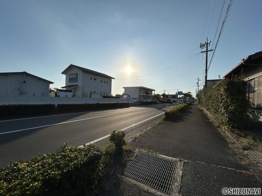 【南側前面道路】