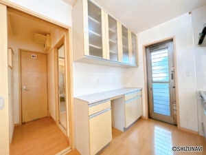 【キッチンカップボード】