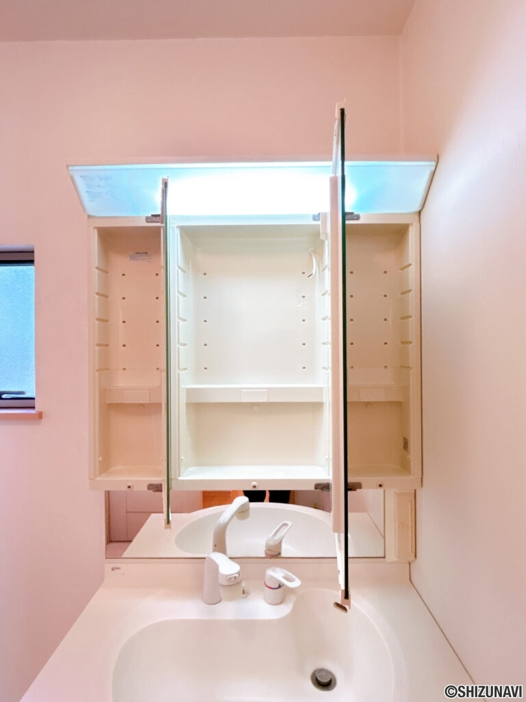 【洗面台三面鏡裏収納】