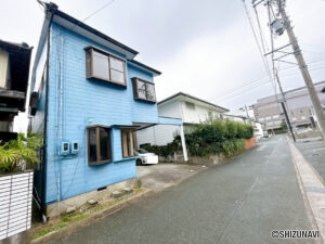 【リフォーム前/外観】別角度です。これから外壁塗装、屋根塗装等のリフォームを行っていきます。