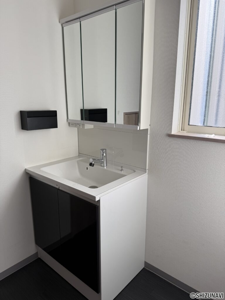 安松町中古住宅　築8年　駐車場3台可能　オール電化の3LDKの画像