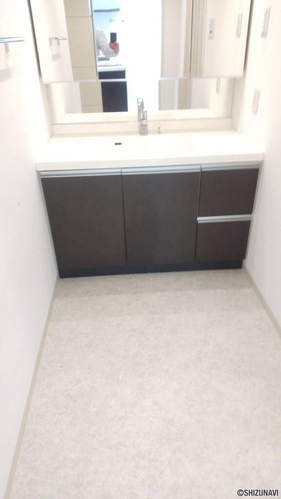 エンブルヒルズ東源台　209号　専用庭付き角部屋の画像