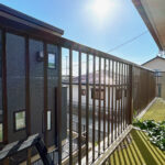 【リフォーム前／ベランダ】ベランダは踏板の補修を行います。2階2室から外に出られます。