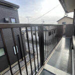 【リフォーム済み／ベランダ】ベランダは踏板の補修を行いました。2階2室から外に出られます。