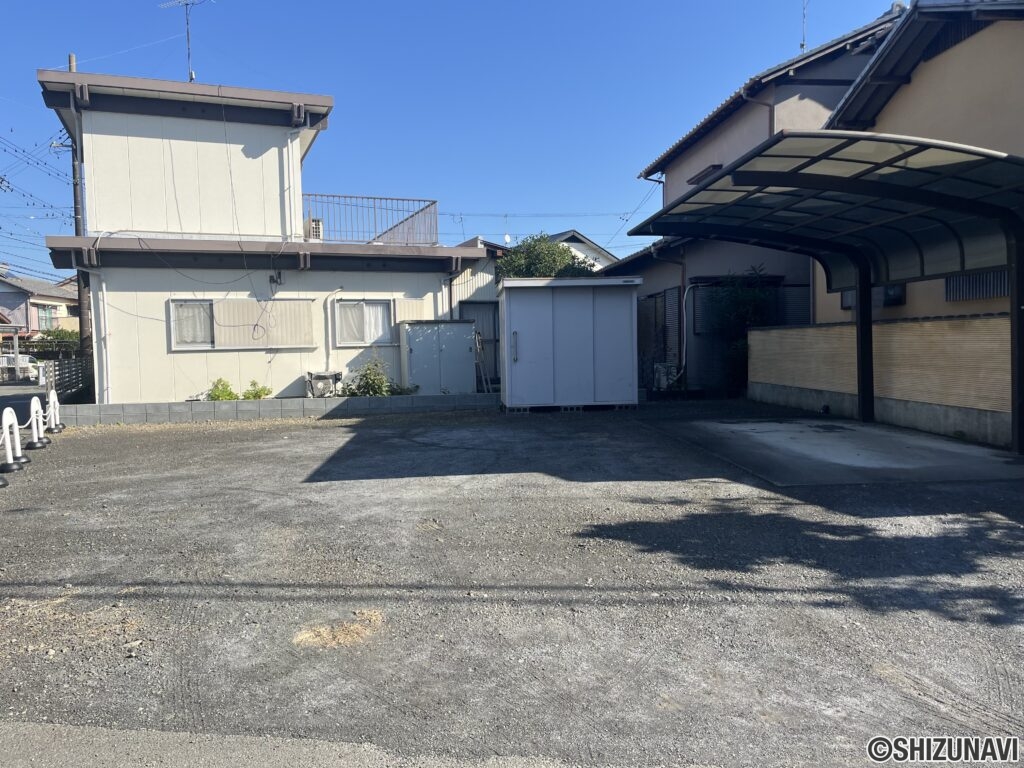 敷地外駐車場です