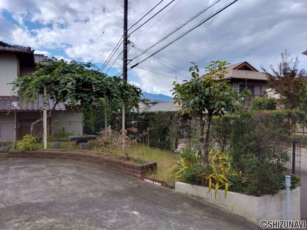 三島市三恵台　中古住宅　外観