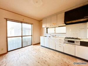 【１階ダイニングキッチン】