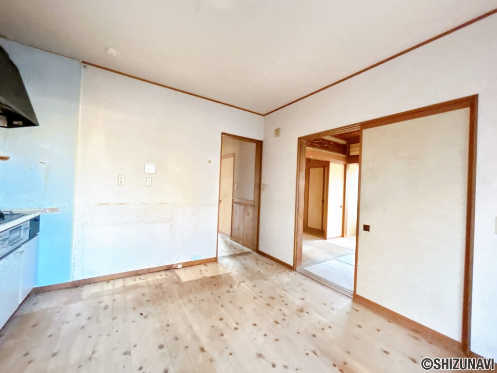 【１階ダイニングキッチン】別角度